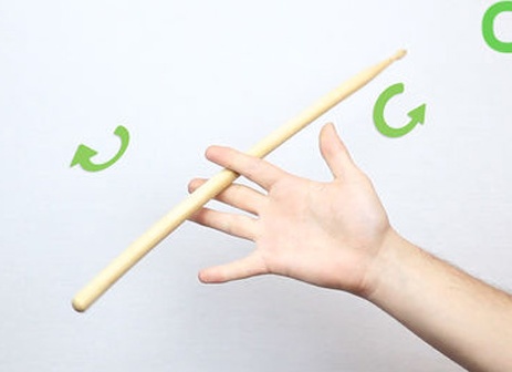 Как научиться трюкам с барабанными палочками